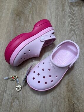 NWT Crocs Classic Stacked Clog Dragonfruit with FREE JIBBITZ Sz W6 M4